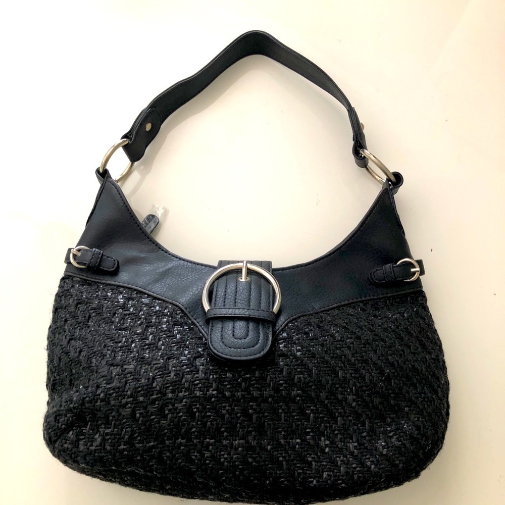 $128 NWT BCBG black curved shoulder bag with buckle